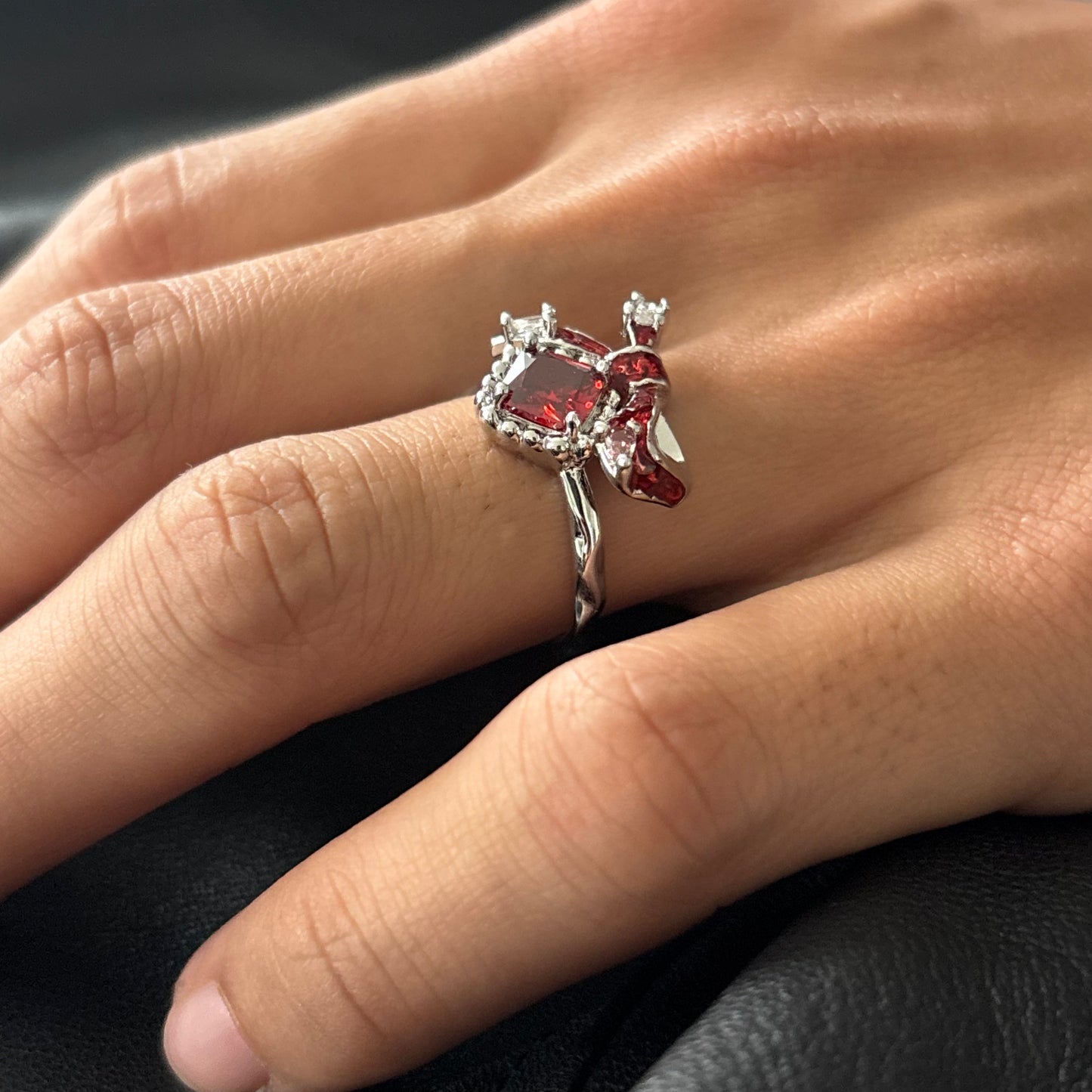 Gleam Bow Glaze Dripping Ring