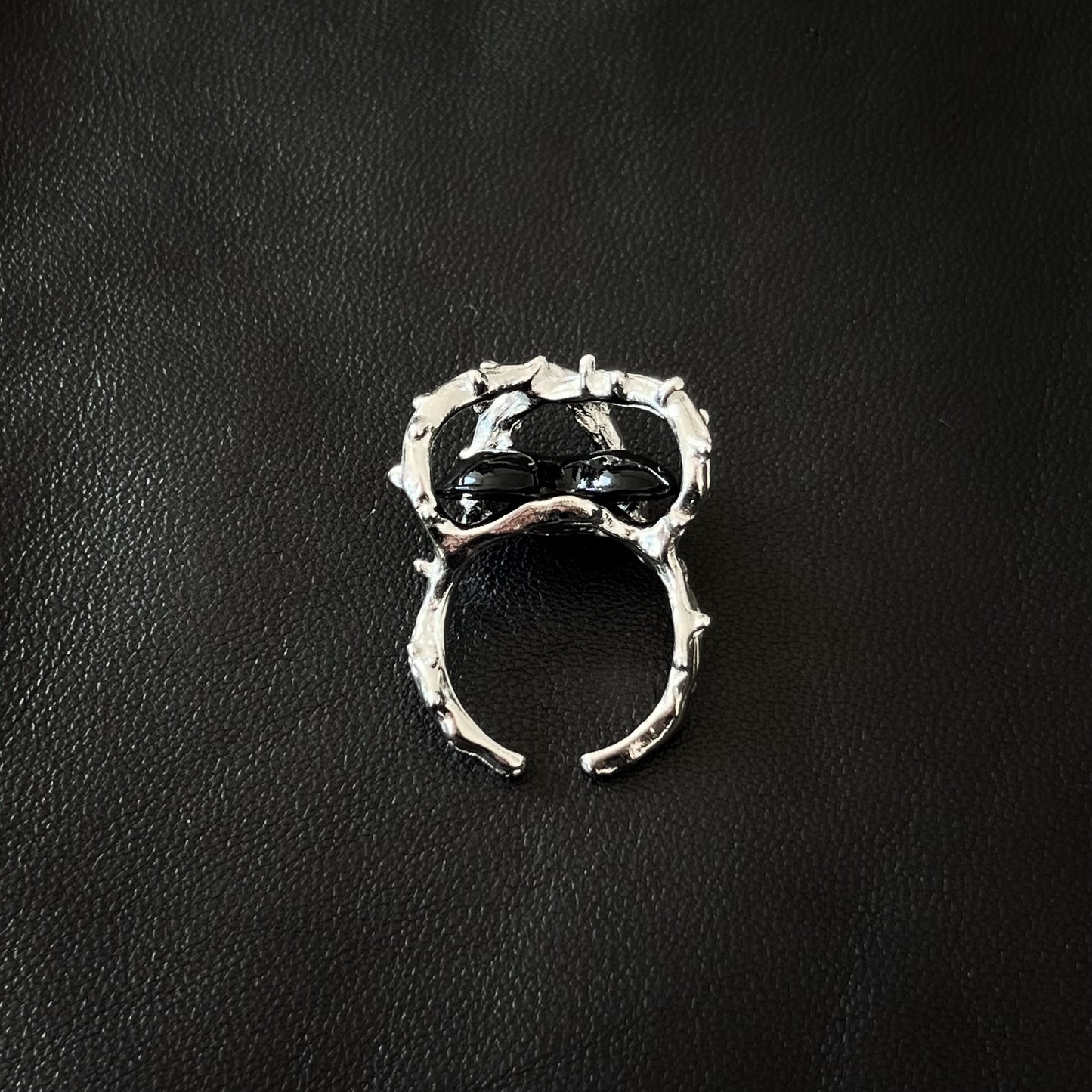 Blackthorn Heart Ring