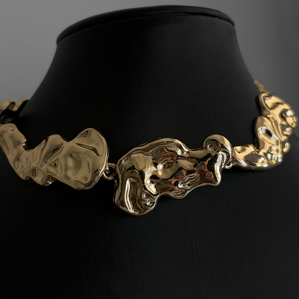 The Golden Legend Choker