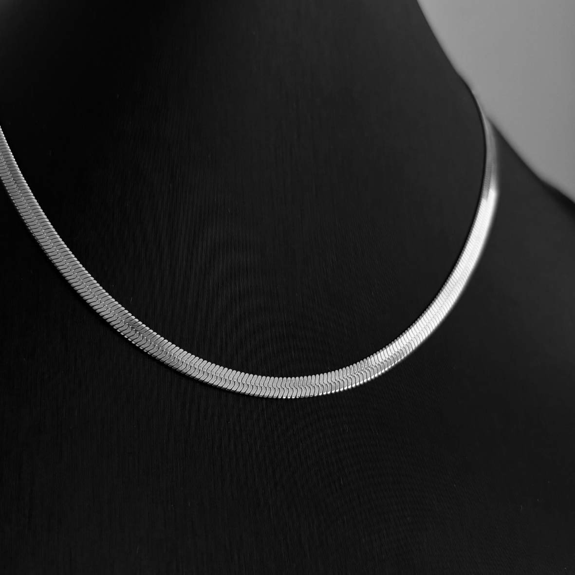 Modern Minimalist Chain