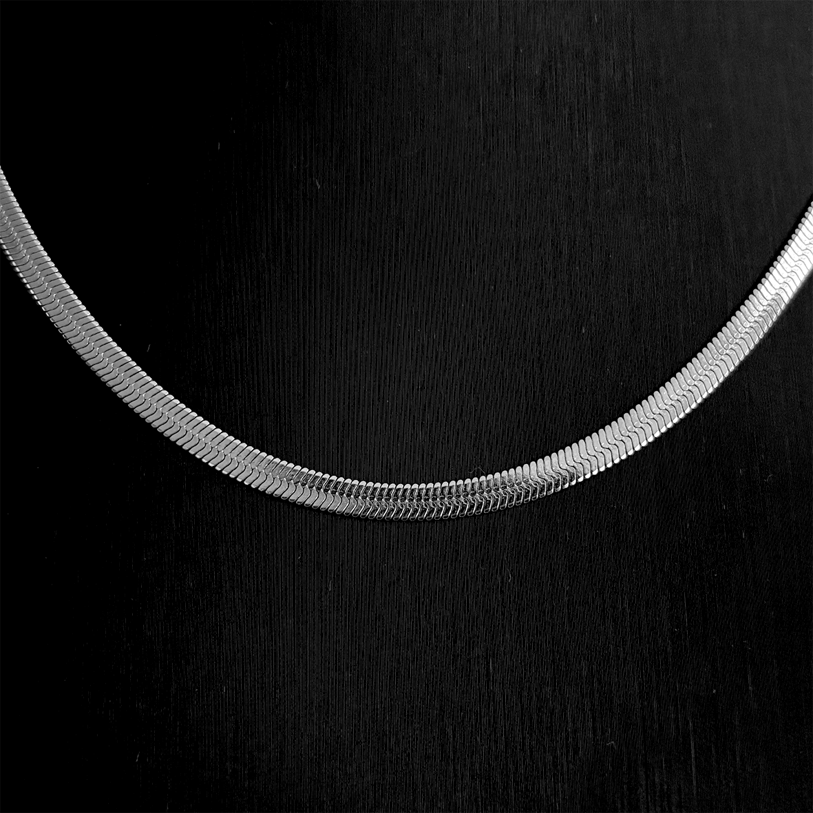 Modern Minimalist Chain